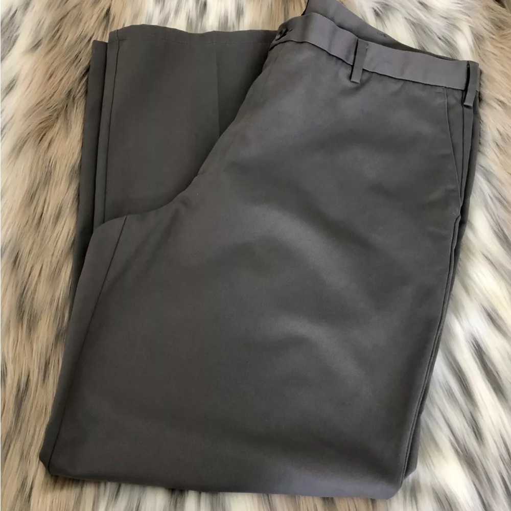 Dockers Men's Classic Fit Flat Front Khaki Pants Grey 40x32 4 Pockets wgotps2